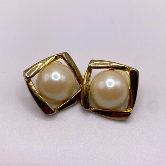 Gold & Pearl Earrings - Picture 1 of 1